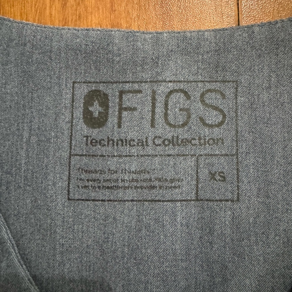 FIGS Denim Scrub Set - Picture 3 of 12
